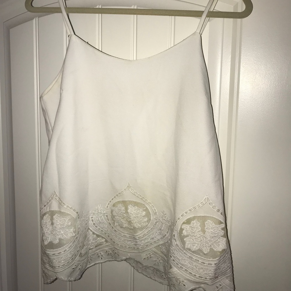 White/lace flowy tank